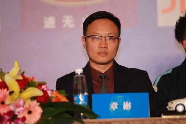 主帅穆里尼奥已经要求俱乐部在冬季转会期引进一名新中卫。
